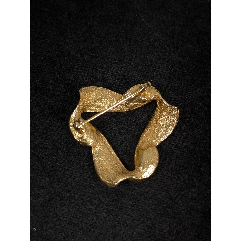 Vintage Gold‎ Tone Ribbon Brooch Textured Abstract Knot Pin